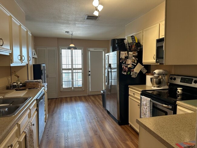 Photo - 7815 Broadway Unit 104