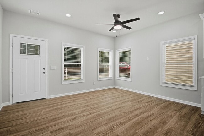 Photo - 4705 Boundary St