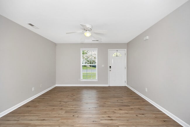 Photo - 800 Linwood Dr NW