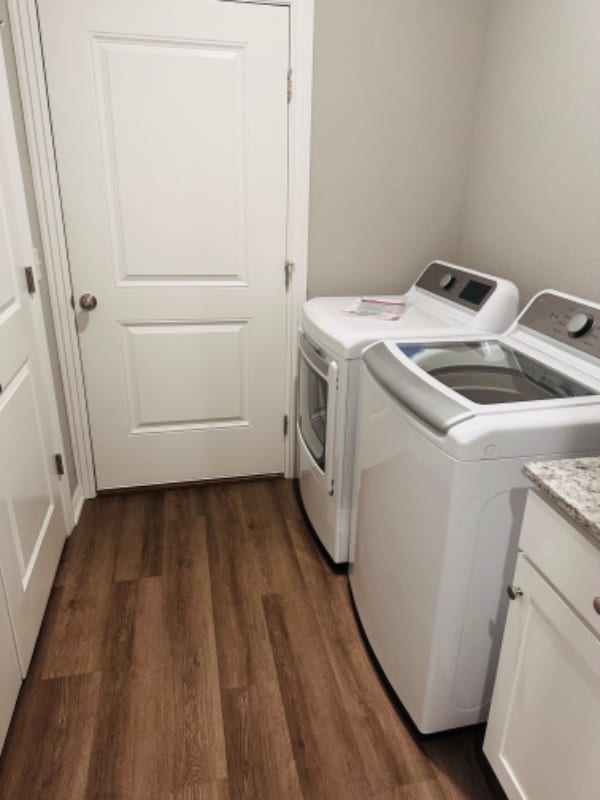 Photo - 321 Grove Ln