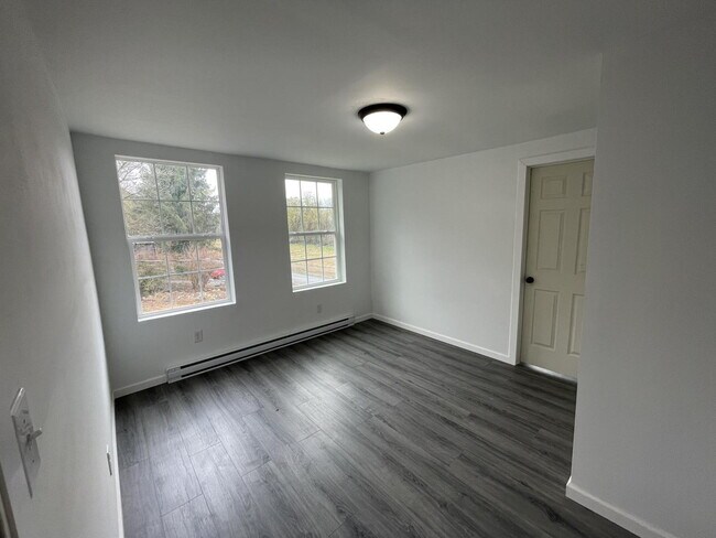 Photo - 252 River Rd