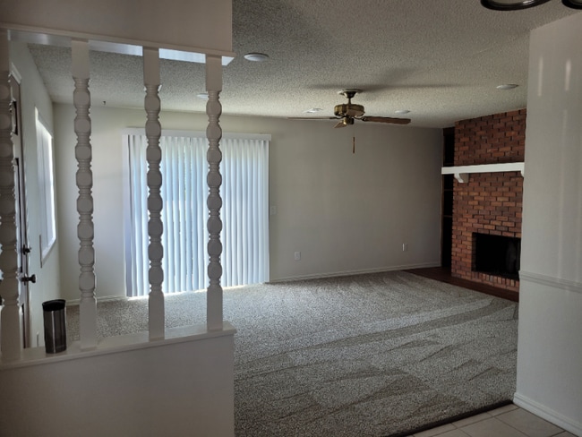 Building Photo - 2613 W Oak St Rental