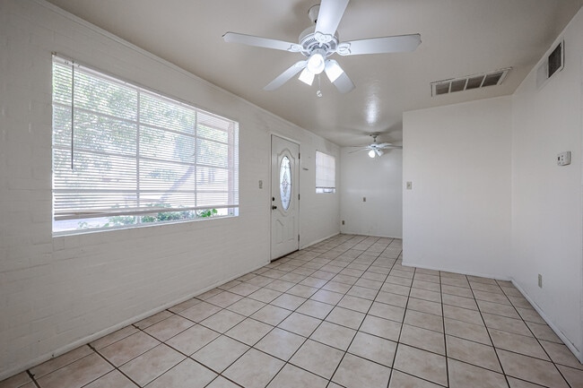 Photo - 4608 N 10th Pl