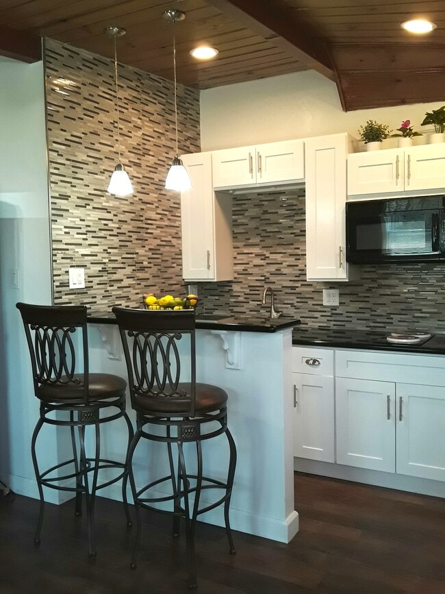 Photo - 298 W 23rd St Unidad Studio