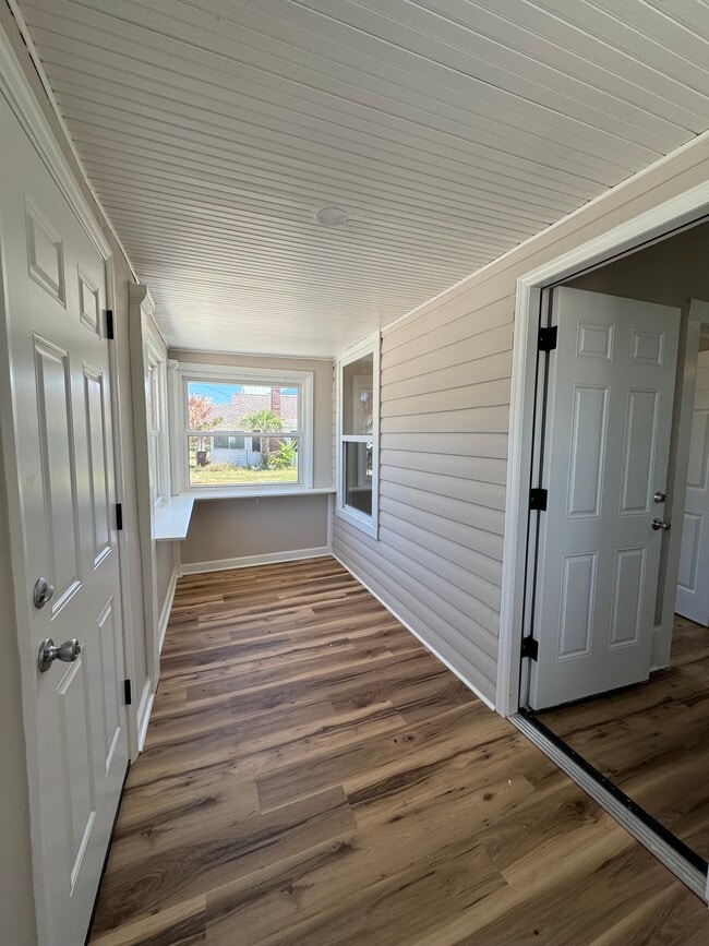 Photo - 708 Davis St