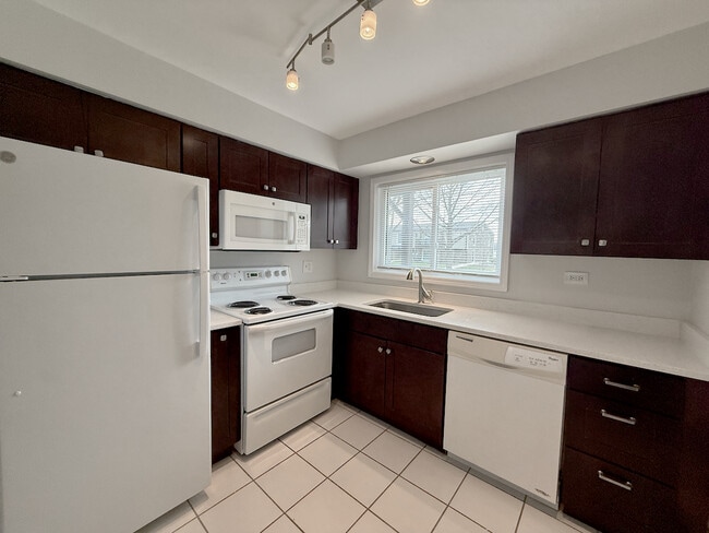 Photo - 337 N Carter St Unit 102