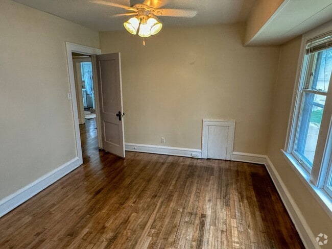 Building Photo - 6809 W Wells St Unit Lower Rental