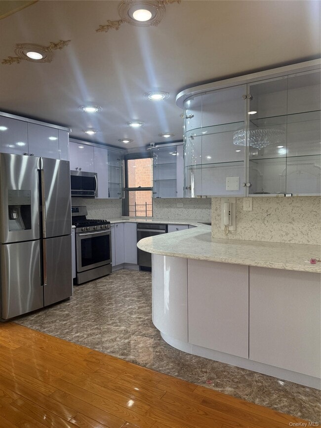 Building Photo - 61-20 Grand Central Pkwy Unit Bb706