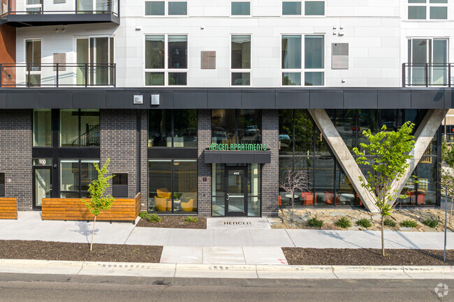 Entrance - Hencen Apartments