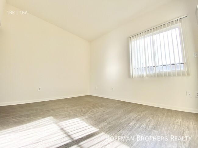 Photo - 251 Robinson St Unit 105