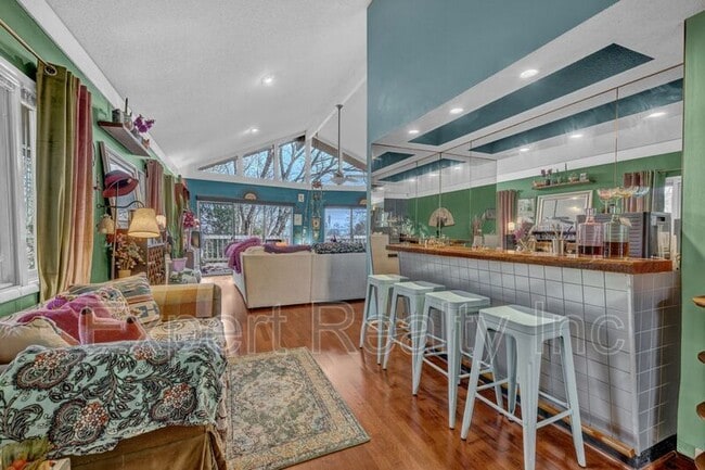 Photo - 373 Laredo Dr