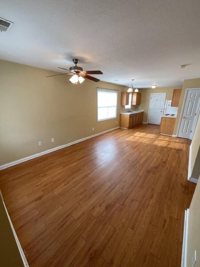 Photo - 206 Angus Ln