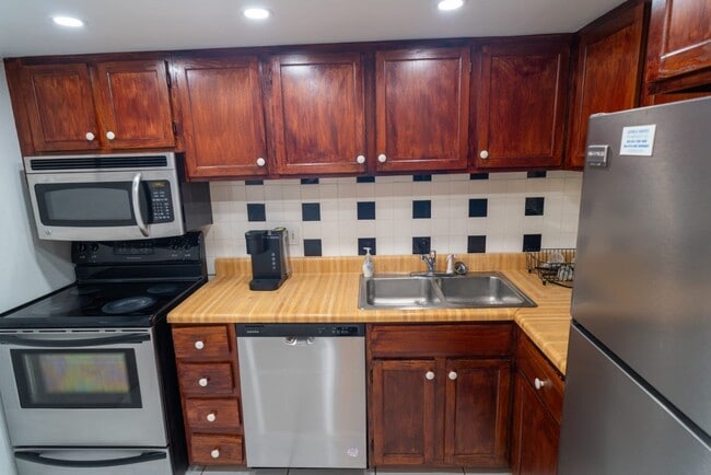 Photo - 3710 Inverrary Dr Unit 2R