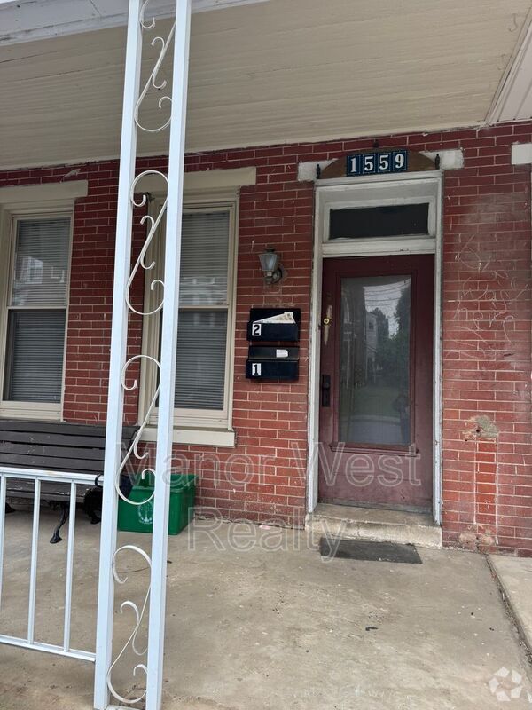 Building Photo - 1559 W King St Rental