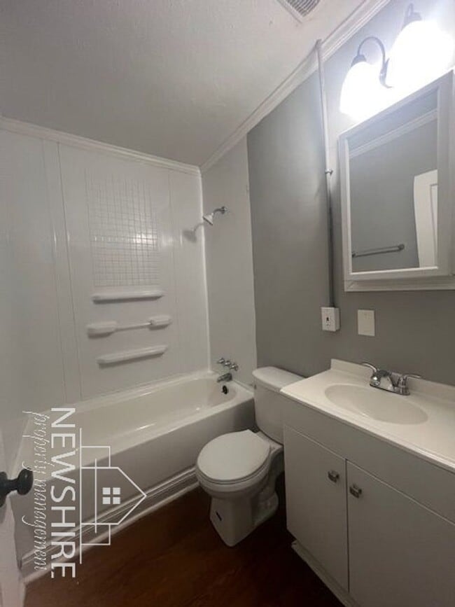 Photo - 208 Crestfield Rd