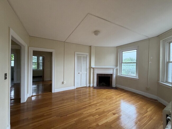 Photo - 7 Craigie Cir Unit 4