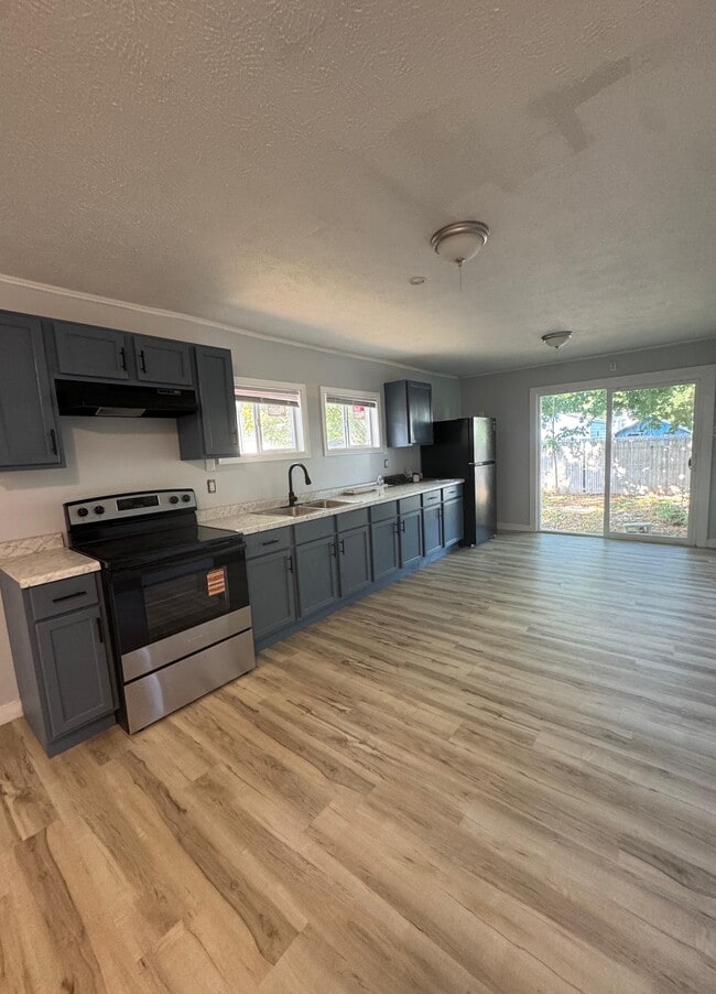 Building Photo - 1615 Clyde St Rental