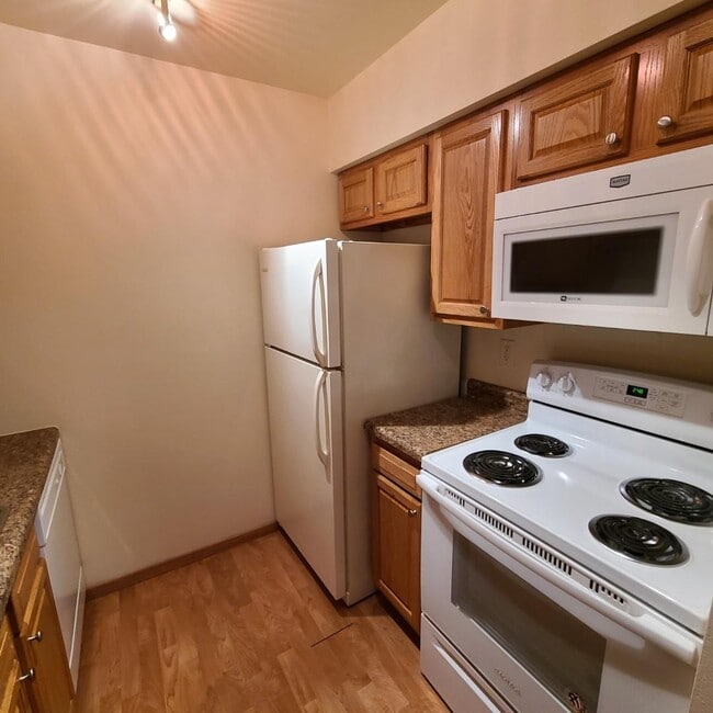 Photo - Country Village Apartments