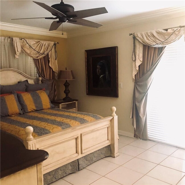 Photo - 137 Farnham F Unit 137