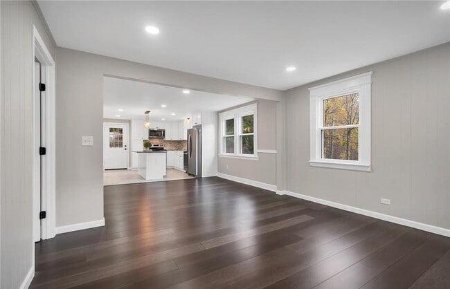 Photo - 346 Middlebury Rd