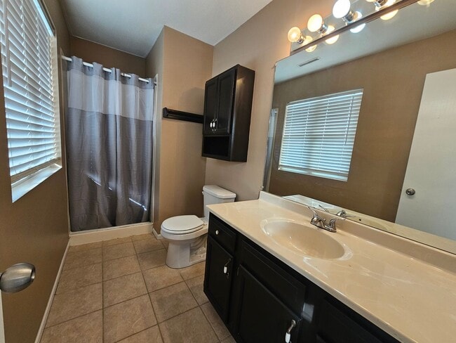 Photo - 3 bedroom 2.5 bath with an additional family room, Linn Mar School Area