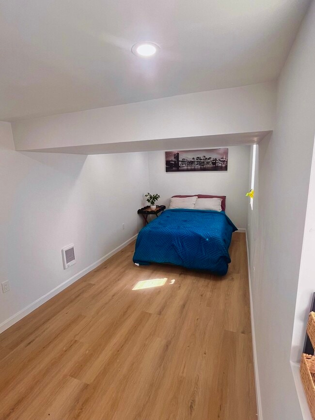 27 Ellison Ave Unit 1