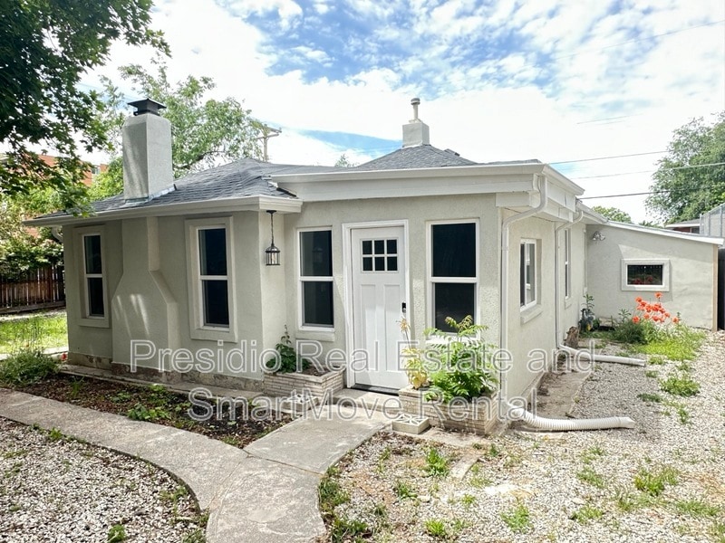 Photo - 1922 Douglas Street