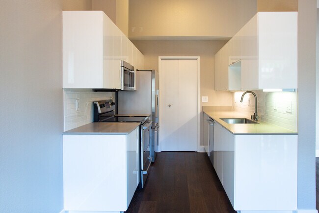 Galley Kitchen - 202 Shoreline Ct Unit 202