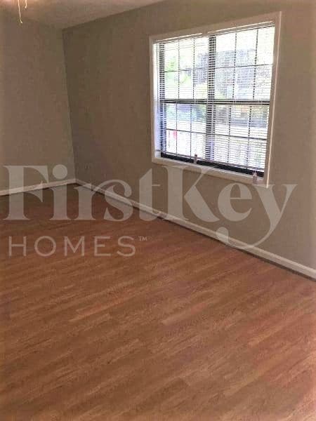 Photo - 2734 Varlet Ct SW