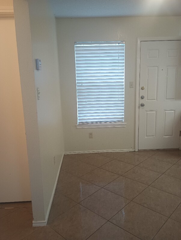 Photo - 915 Lexington Cir Unit 1