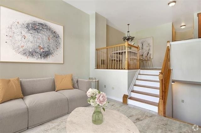 Building Photo - 268 Roslyn Ct Rental