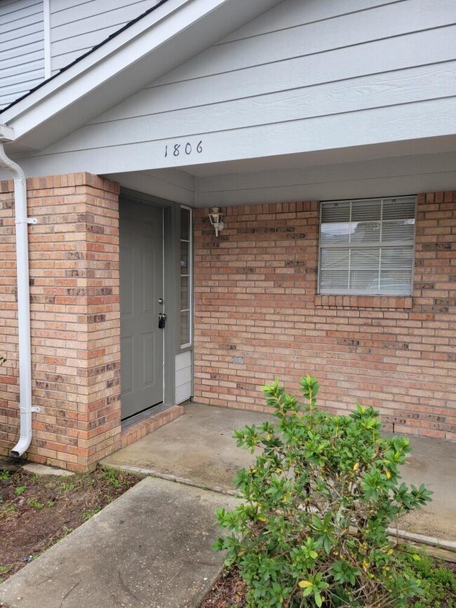 Photo - 1806 Whispering Oaks Ln Townhome