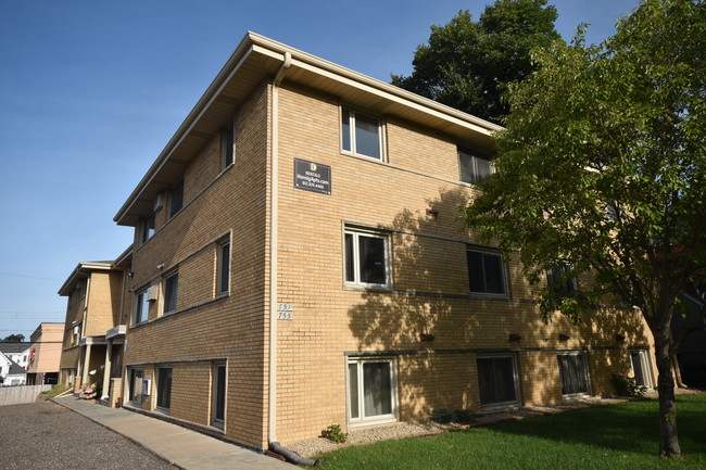 Mount Curve Apartments