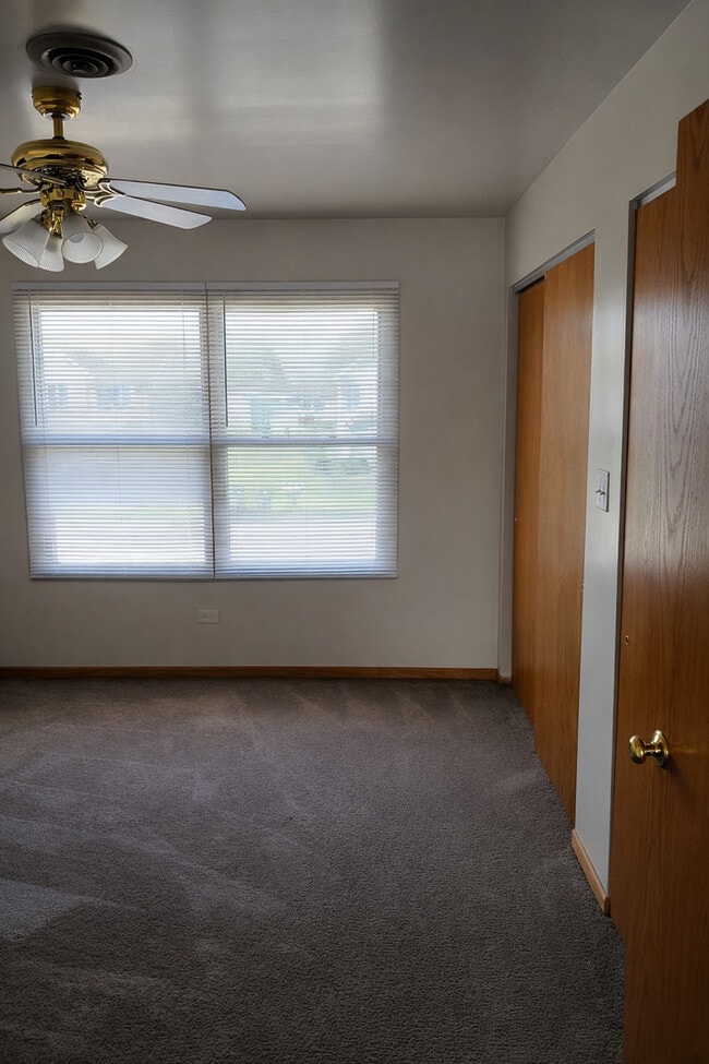 Photo - 465-479 N School St