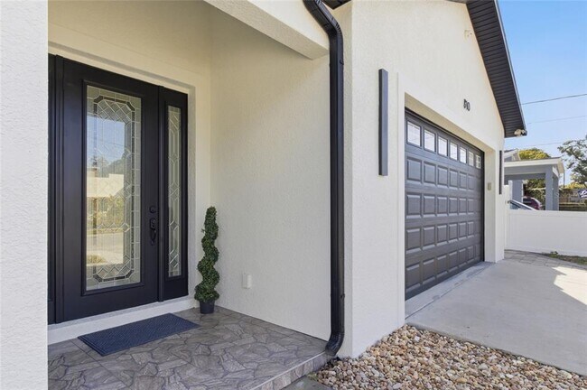 Photo - 810 W Whatley Pl