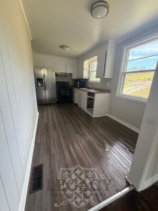Photo - 2229 Maplecrest Dr