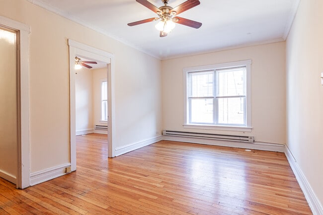 Building Photo - 951 W Cornelia Ave Unit 2D