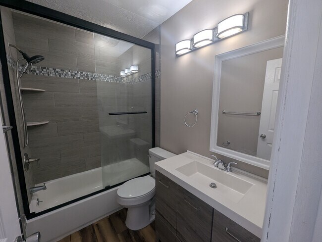 Photo - 143 Chelsea Cir