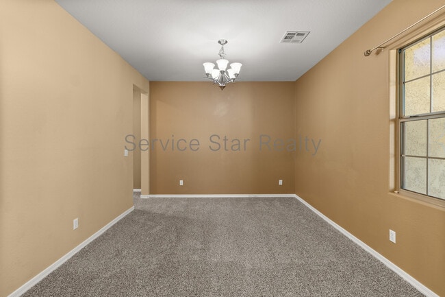 3413 E Zion Way