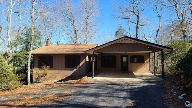 Building Photo - Private Setting With Views Rental