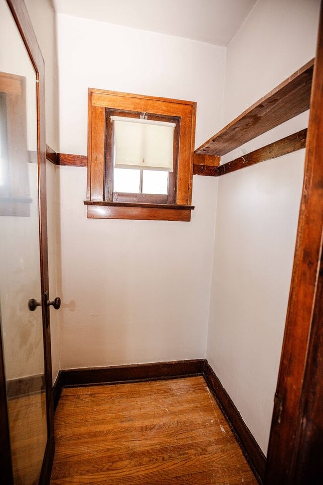 1452 Rollins Rd Unit Upper