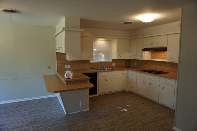 Photo - 3018 68th St