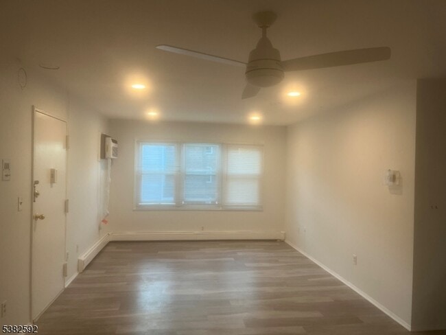 Building Photo - 53 Union St Unit 2 Rental