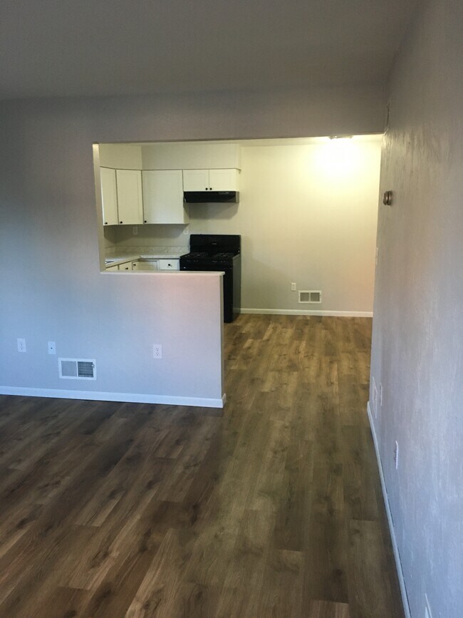 Photo - 788 Hazelwood Ave Unidad 2