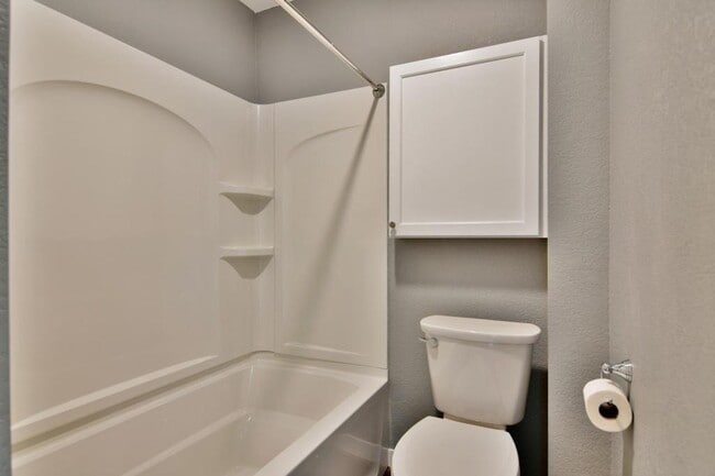 Photo - 210 W 5th Ave House