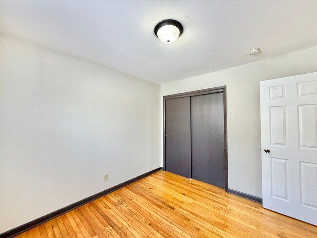 Photo - Lake Point Apartments