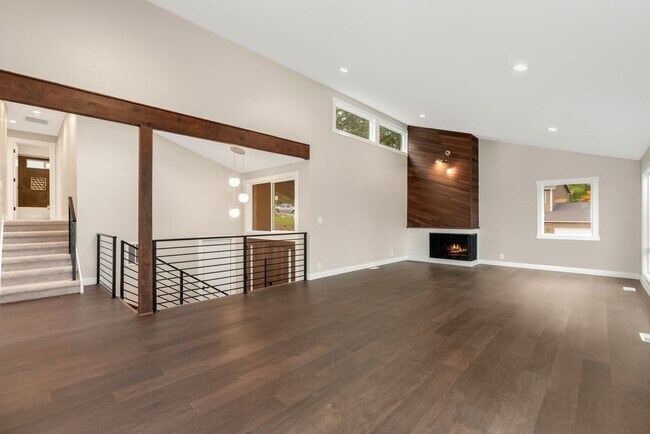 Photo - Breathtaking 4 Bedroom House With Views!