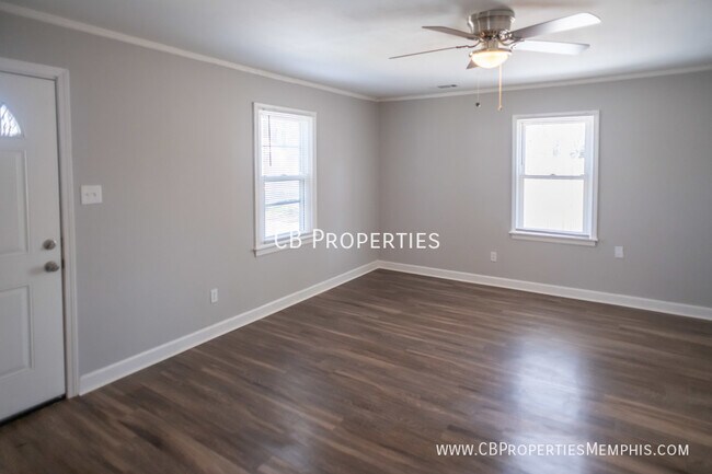 Photo - 2883 Barron Ave