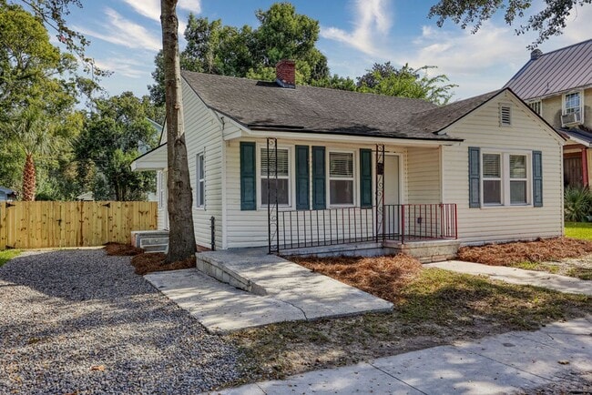 Photo - Renovated 2 bdrm home in East Savannah