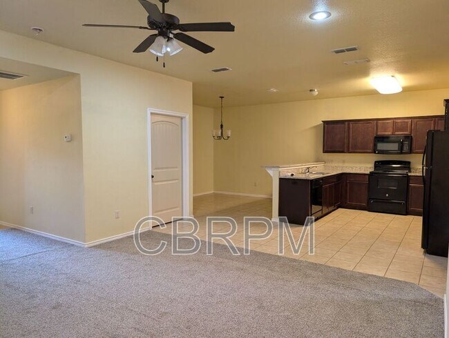 Photo - 3105 112th St